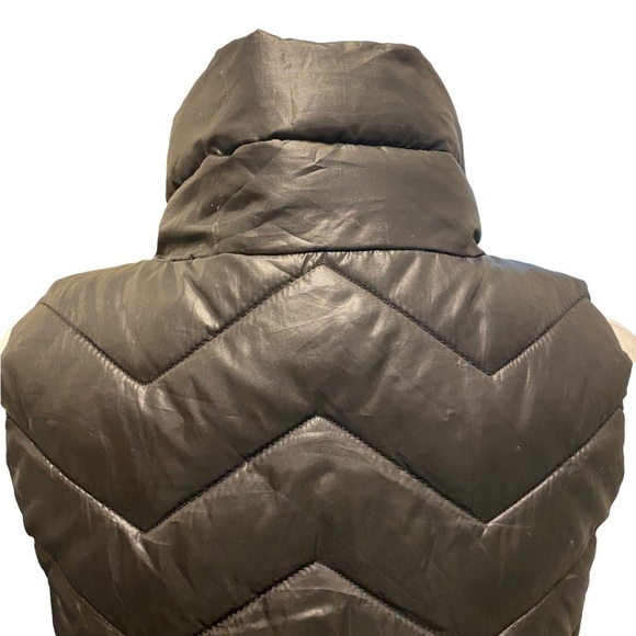 BLACK PUFFER VEST - Picture 5 of 7